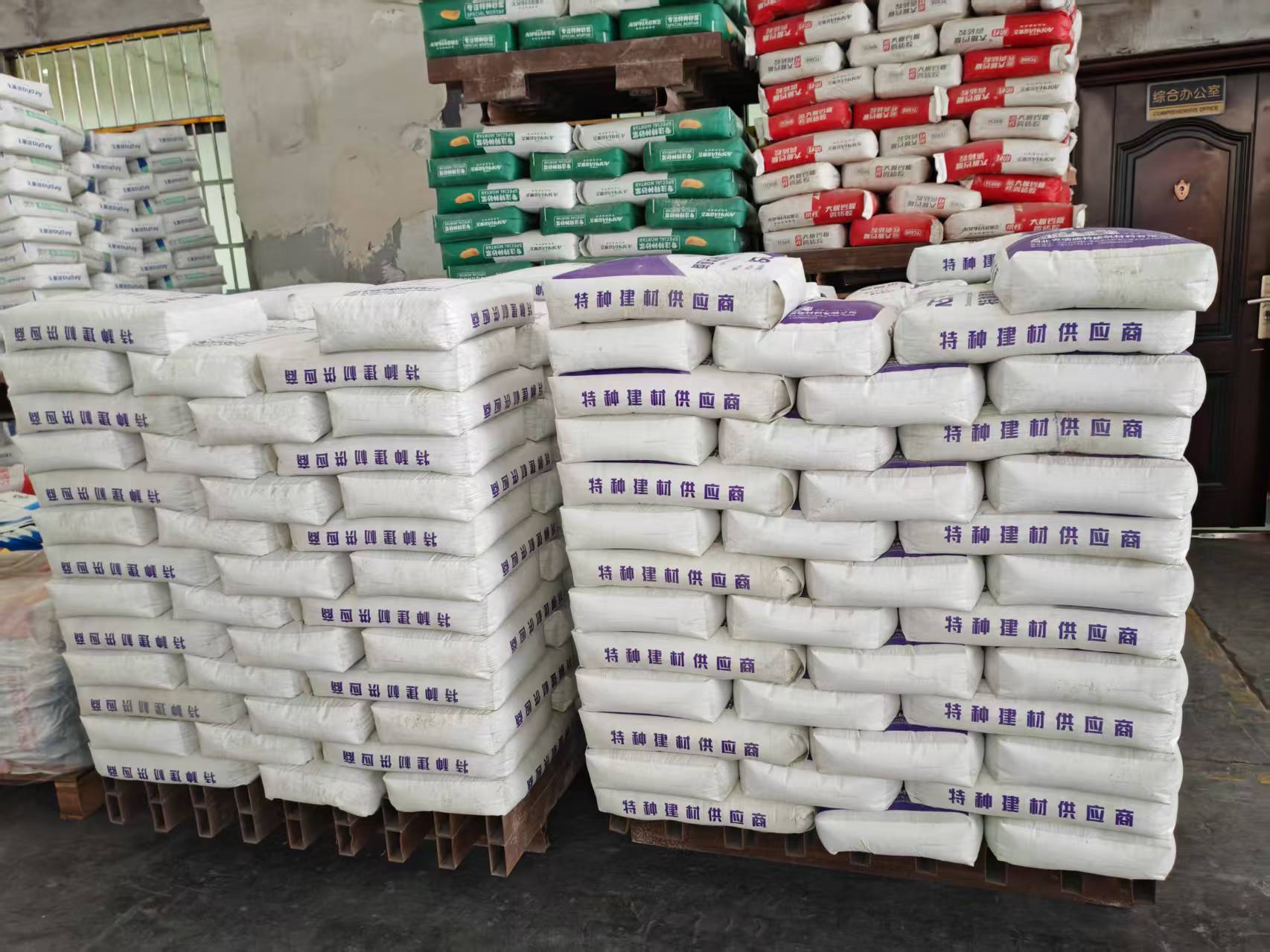 四子王拱顶带模注浆料