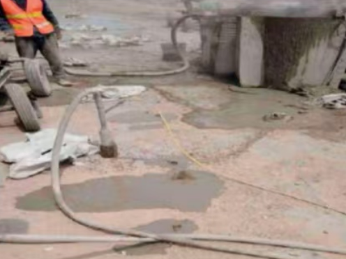 四子王水泥混凝土路面板底注浆技术 路面脱空注浆整治方案